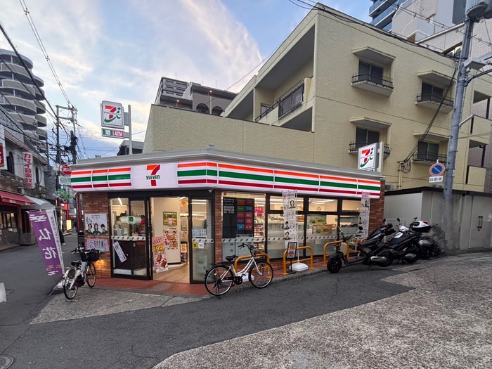 コンビニ　セブンイレブン（コンビニ）まで400m