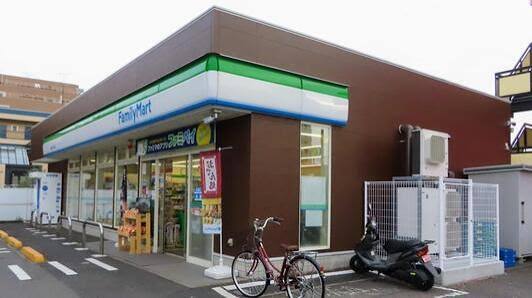 コンビニ　ファミリーマート新松戸六丁目店（コンビニ）まで648m