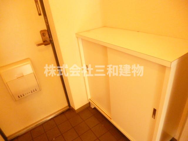 玄関　同タイプ別室の参考写真です