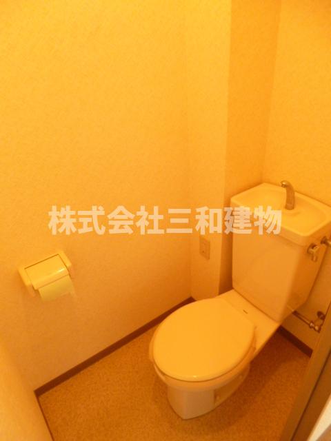 トイレ　同タイプ別室の参考写真です