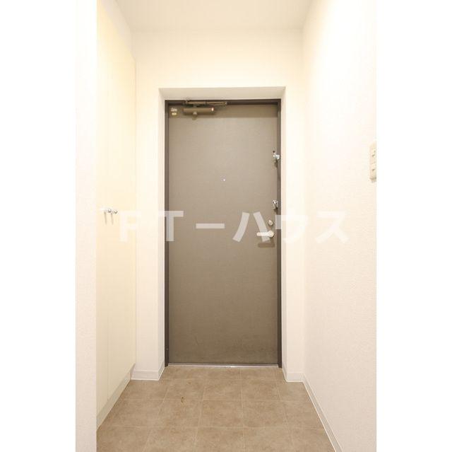 ウィルテラス市川の玄関写真