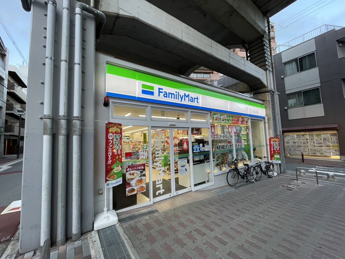 コンビニ　ファミリーマート（コンビニ）まで500m