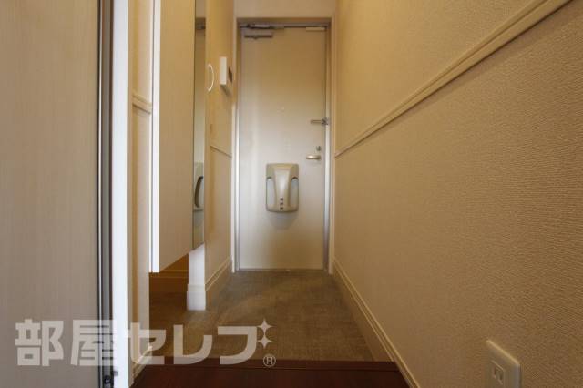 玄関　※モデルルーム参照　実物とは異なります