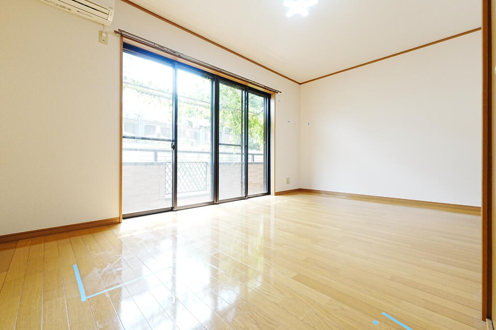 居室・リビング　8.25帖の広々としたお部屋です。