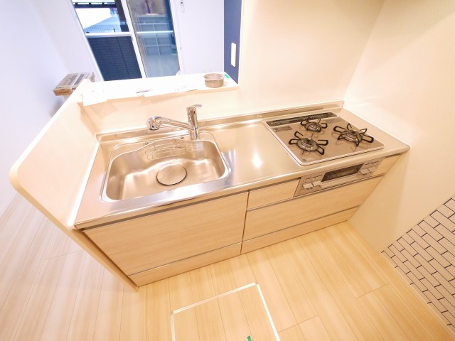 キッチン　３口コンロのシステムキッチンです