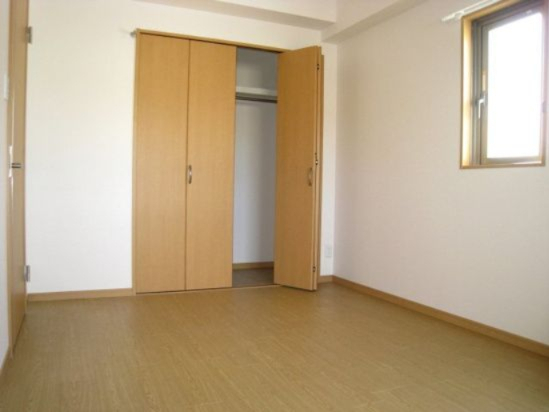 その他部屋・スペース　広くて明るい洋室は寝室にいかがでしょうか