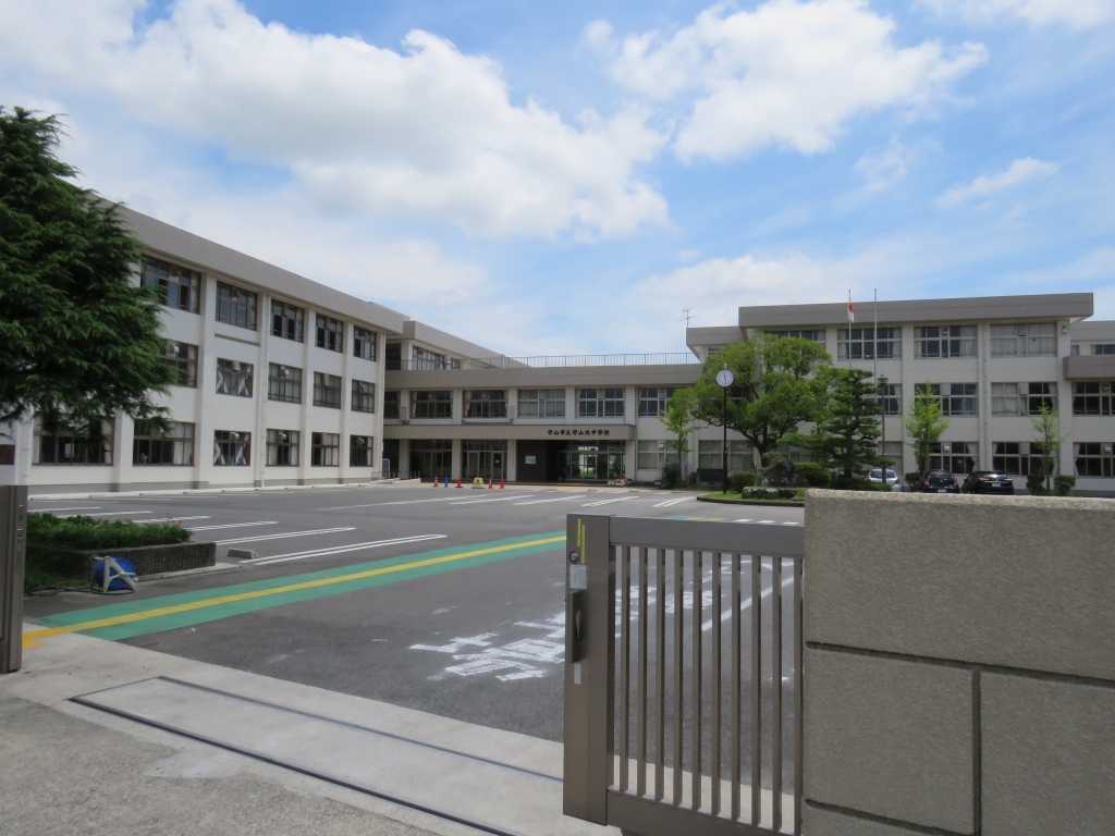 中学校　守山市立守山南中学校（中学校）まで359m