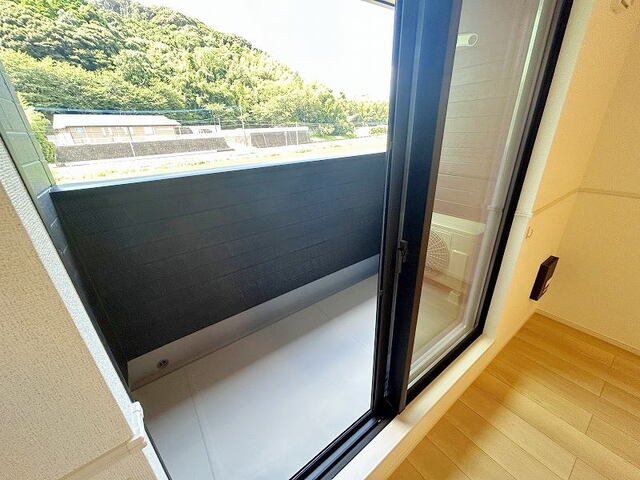 バルコニー　外からの目が気にならないバルコニーで洗濯物が干せます
