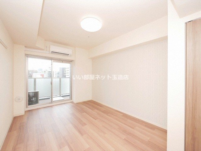 プレサンス心斎橋ソレイユの居間写真