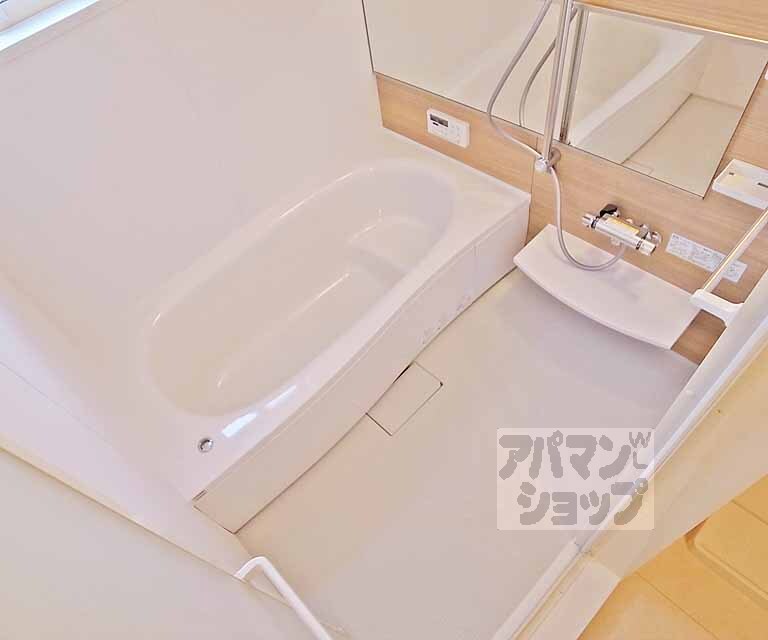 バス・シャワールーム　１坪サイズのお風呂です。