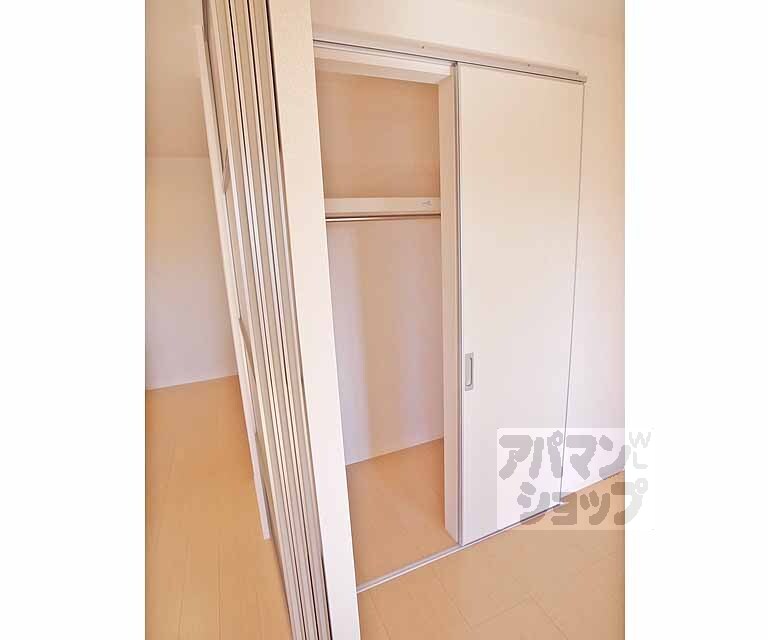 収納　５．３帖の洋室です。