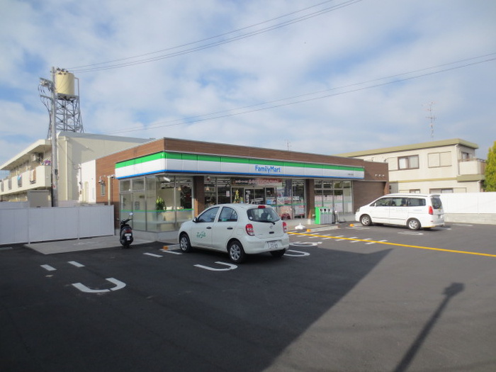 コンビニ　ファミリーマート（コンビニ）まで394m