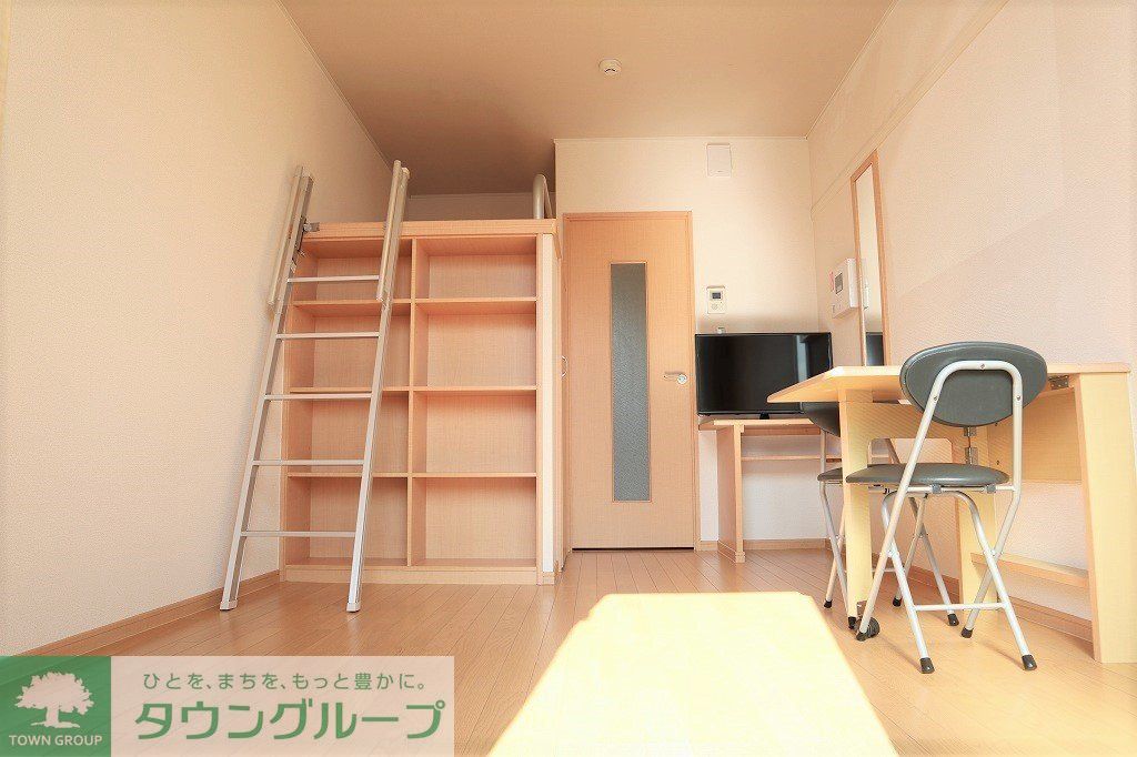 レオパレスブリエストの居間写真
