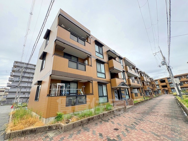 地下鉄谷町線 八尾南駅 徒歩20分 3階建 築28年の外観写真