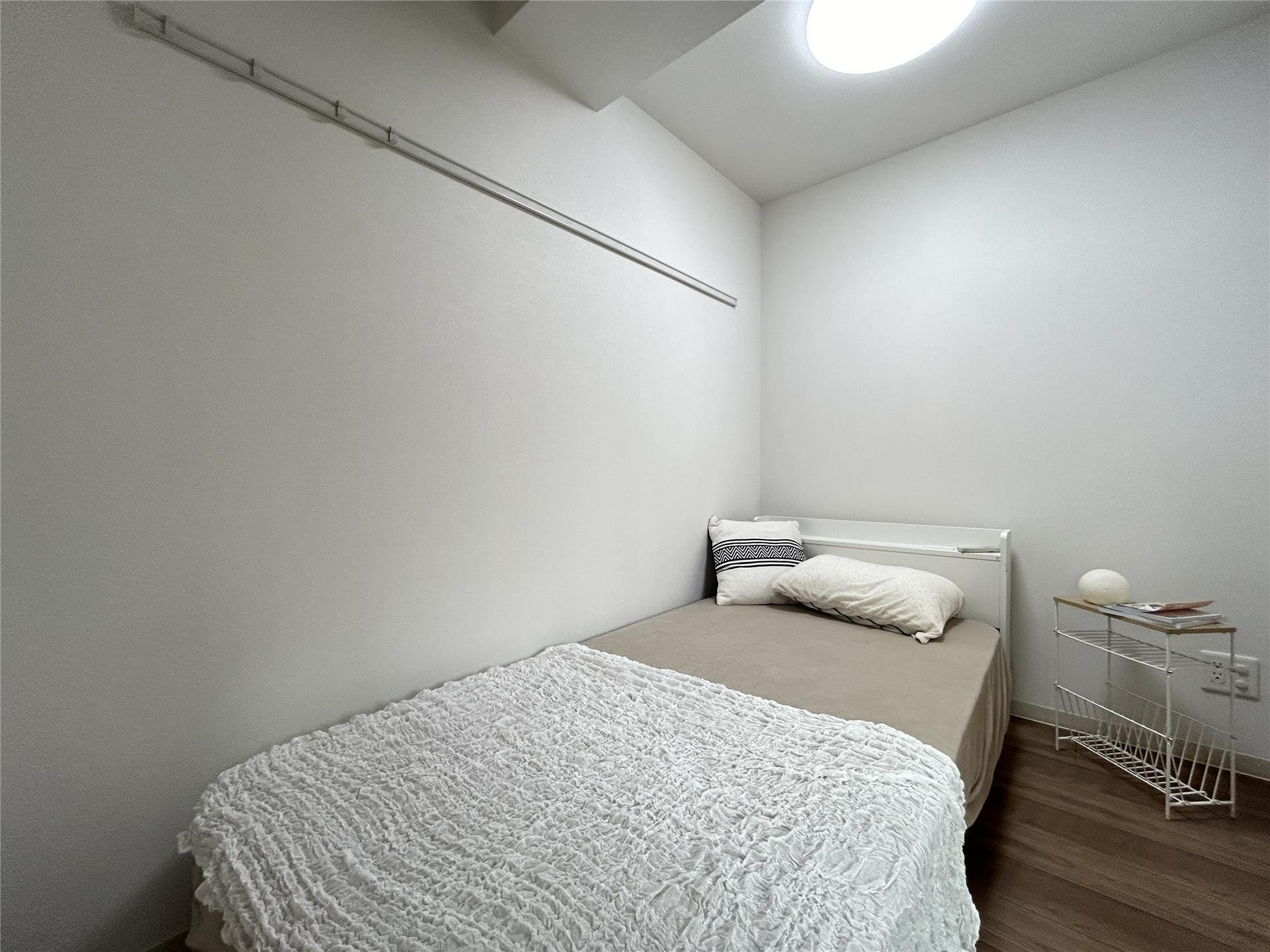 その他部屋・スペース　寝室としてもゆとりのある洋室です