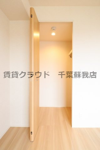 収納　ハンガーラック付きと棚付きの収納スペース！