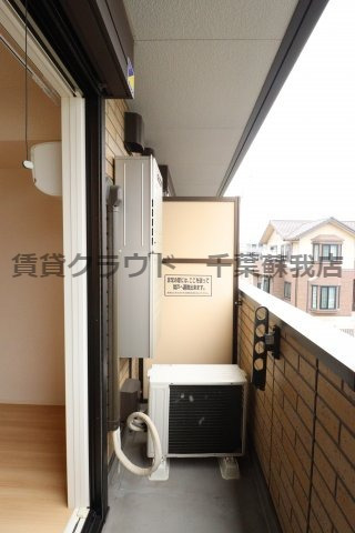 バルコニー　バルコニー付きのしっかり光が取り込める洋室です！