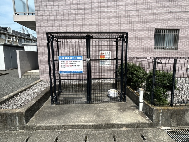 ＪＲ東海道本線 三島駅 バス乗車時間：5分 最寄りバス停で下車 徒歩7分 4階建 築20年の外観写真