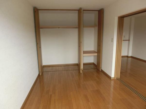 ＪＲ日豊本線 蓮ケ池駅 バス乗車時間：15分 最寄りバス停で下車 徒歩1分 3階建 築23年の内装写真
