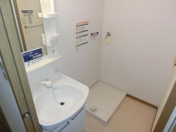 ＪＲ日豊本線 蓮ケ池駅 バス乗車時間：15分 最寄りバス停で下車 徒歩1分 3階建 築23年の内装写真