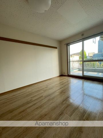 ブルーライン 吉野町駅 徒歩4分 4階建 築43年の居間写真