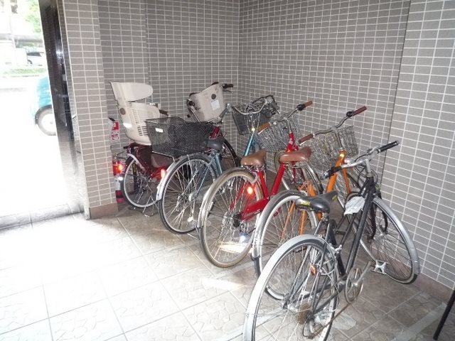 京王井の頭線 高井戸駅 徒歩5分 5階建 築24年の外観写真