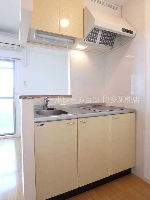 地下鉄空港線 祇園駅 徒歩5分 11階建 築23年のキッチン写真
