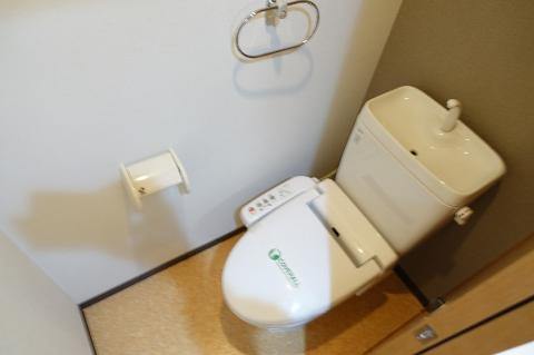 阪急宝塚線 石橋阪大前駅 徒歩1分 9階建 築20年のトイレ写真