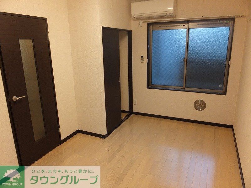 居室・リビング　床材や設備は号室によって異なります。