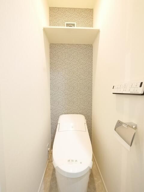 都営大江戸線 中野坂上駅 徒歩8分 2階建 築9年のトイレ写真