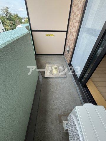 バルコニー　同物件反転部屋写真