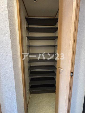 収納　同物件反転部屋写真