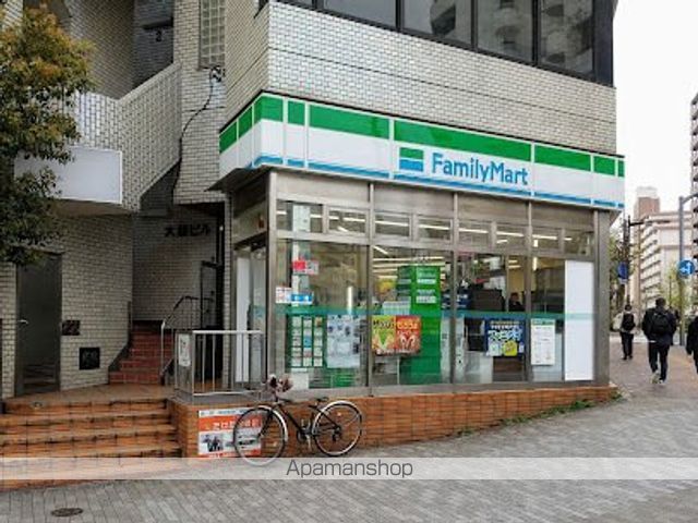 コンビニ　ファミリーマート東陽町駅前店（コンビニ）まで705m