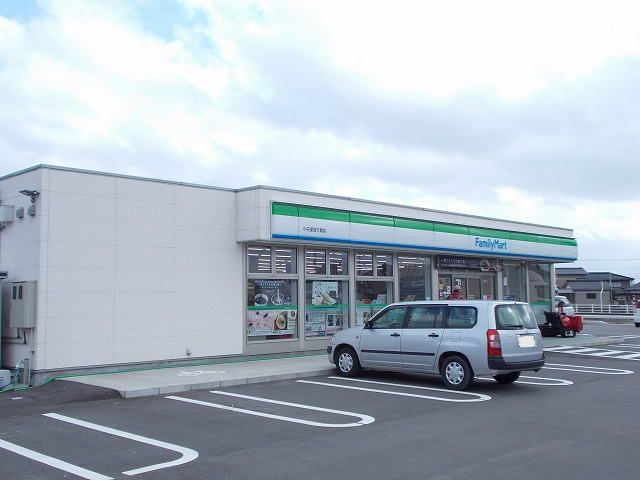コンビニ　ファミリーマート（コンビニ）まで950m