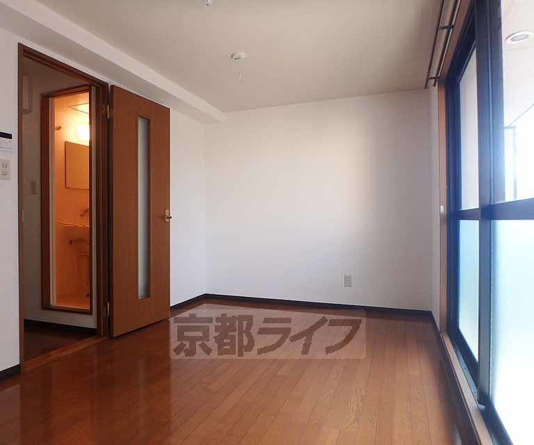 ラトゥール牧真IIアネックスの居間写真