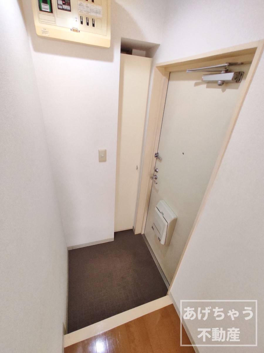 ＪＲ中央線 東中野駅 徒歩9分 6階建 築27年の玄関写真