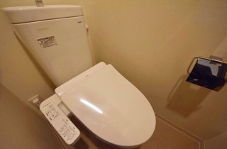 グランドレジデンス三鷹 305号室 3階のトイレ写真