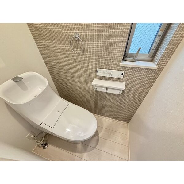 名鉄名古屋本線 堀田駅 徒歩14分 3階建 築6年のトイレ写真
