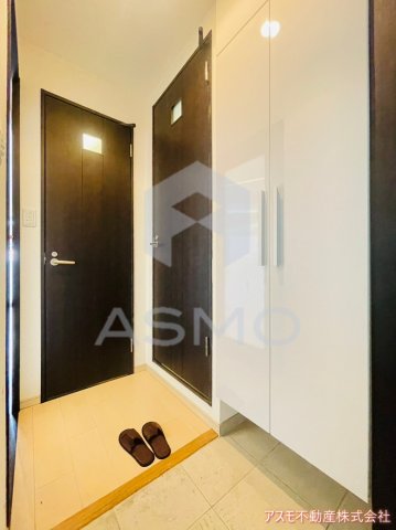 クレグラン北梅田の玄関写真