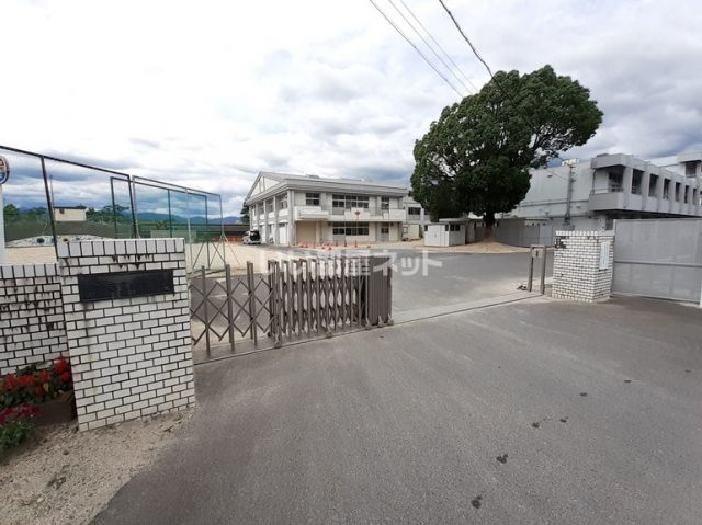 小学校　津山市立南小学校（小学校）まで808m