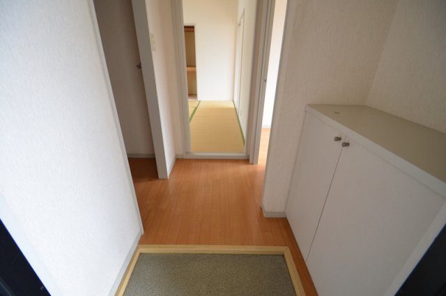 玄関　収納付玄関
