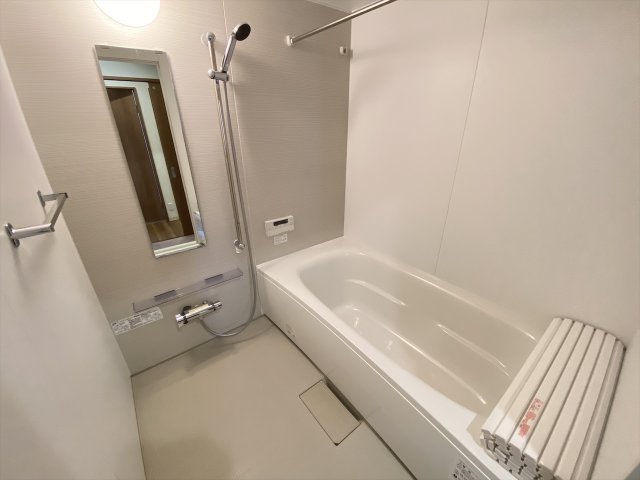 バス・シャワールーム　浴室乾燥機付きで便利です♪