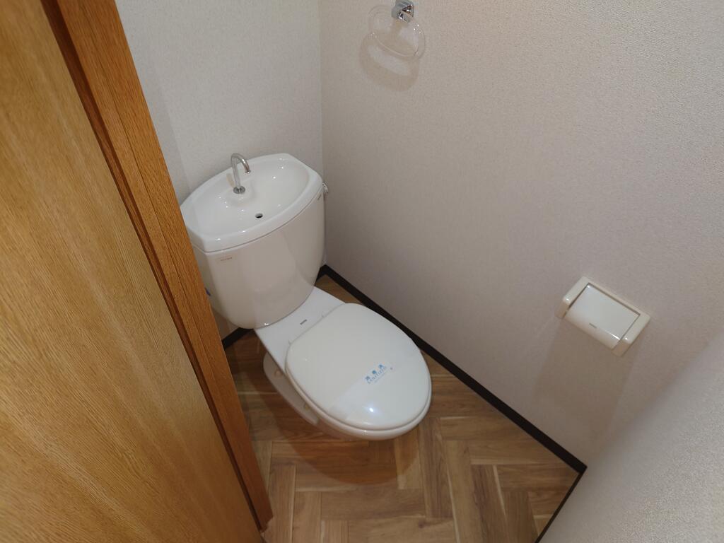 ＪＲ湖西線 大津京駅 徒歩11分 2階建 築33年のトイレ写真