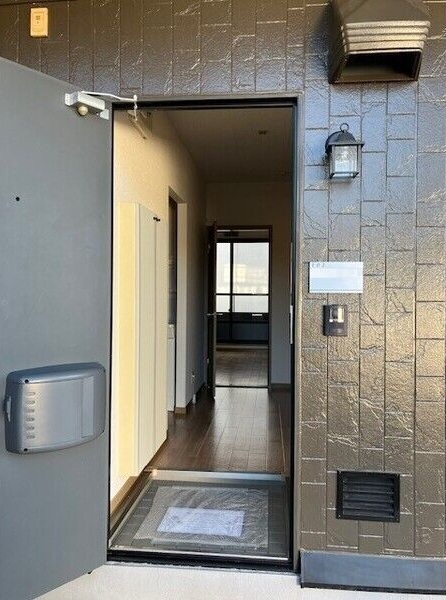 玄関　玄関からお部屋は見えにくい造りになってます