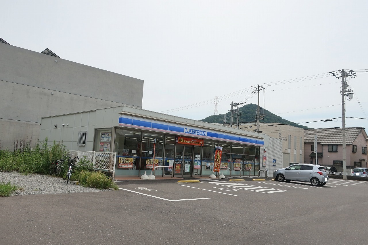 コンビニ　ローソン坂出駒止町店（コンビニ）まで758m