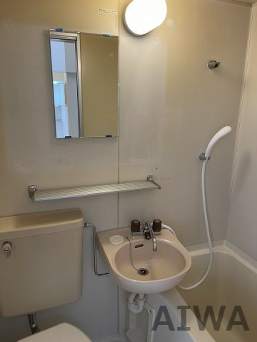 洗面設備　ゆったりとスペースのある洗面所