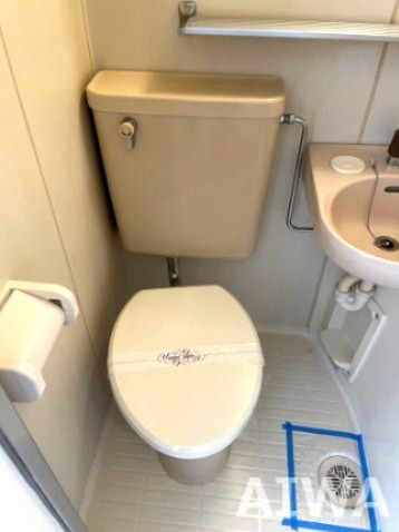 トイレ　落ち着いた色調のトイレです