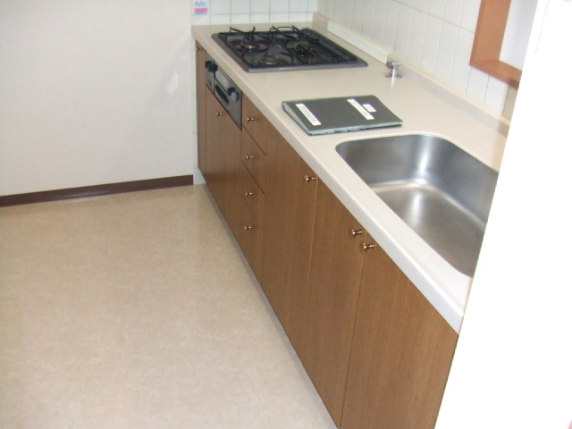 キッチン　別タイプの室内写真（参考写真）になります。