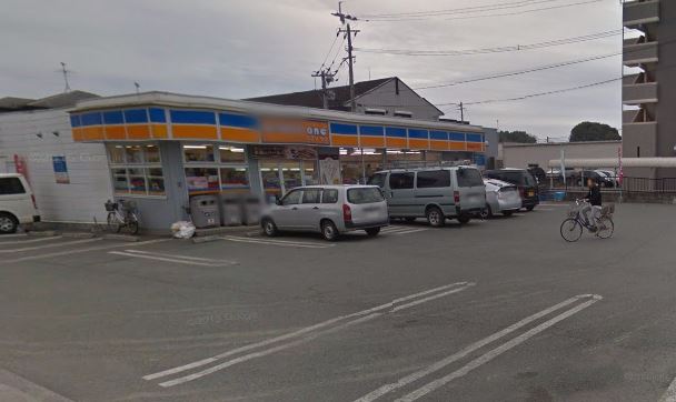 コンビニ　エブリワン東部中前店（コンビニ）まで581m