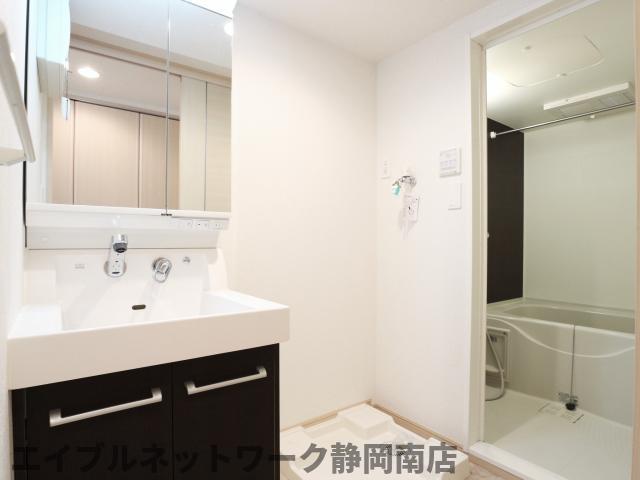 洗面設備　使いやすい洗面所です
